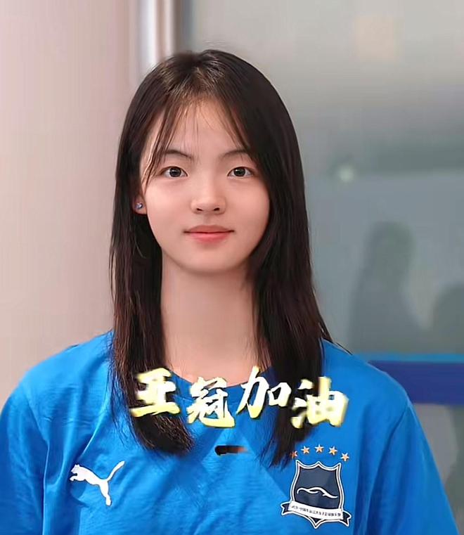 武漢女足姜晨璟，踢防守位反差大，自小如此。
