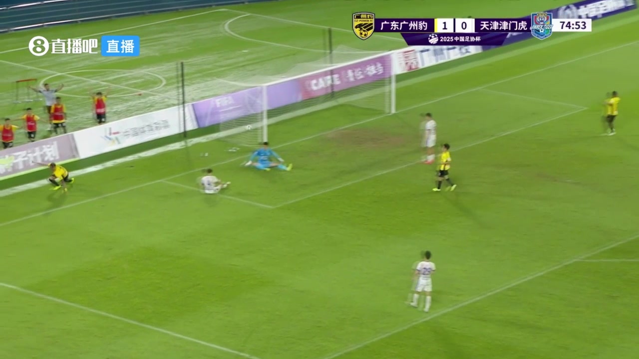 天津后防線(xiàn)送禮若昂-卡洛斯破門(mén)廣州豹2-0領(lǐng)先津門(mén)虎