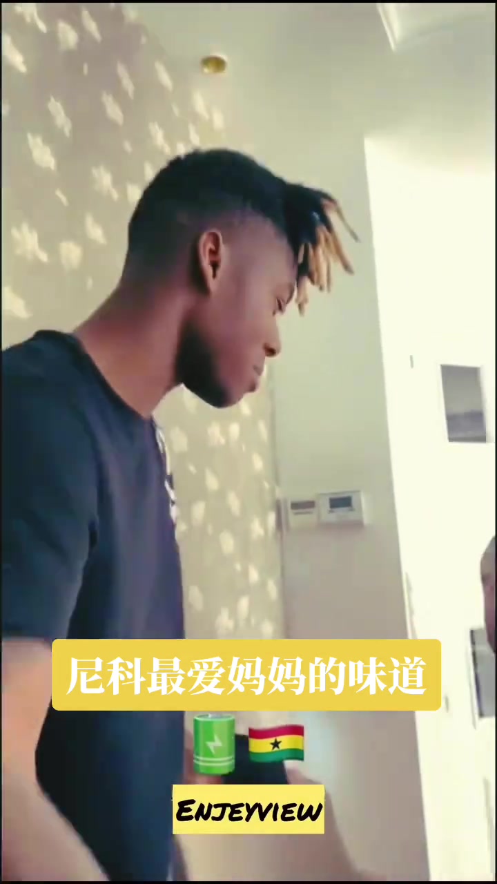 尼科媽媽這做的有點(diǎn)像中國黃糕但這么大一塊不切開嘛