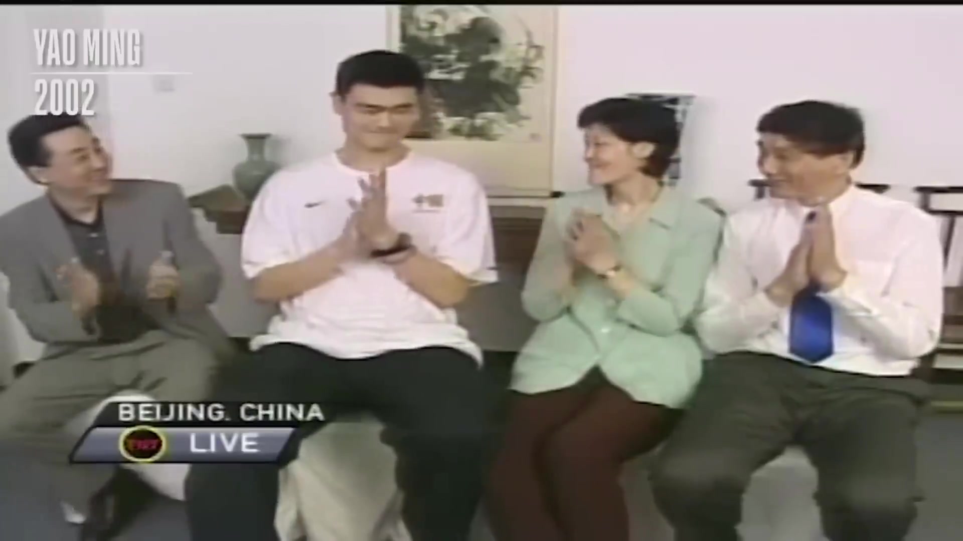 歷史的開(kāi)始2002年的今天火箭用狀元簽選擇了中國(guó)中鋒姚明