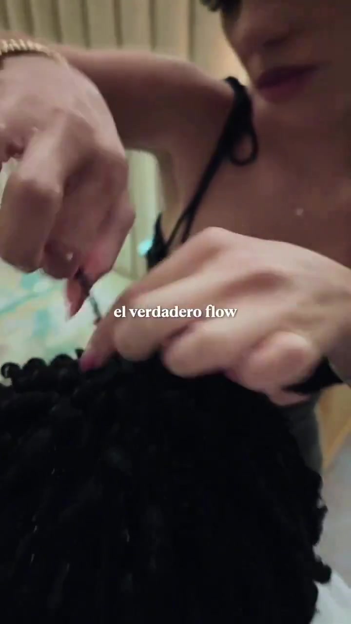 好看嗎美女造型師給自己做發(fā)型維尼修斯笑開(kāi)花