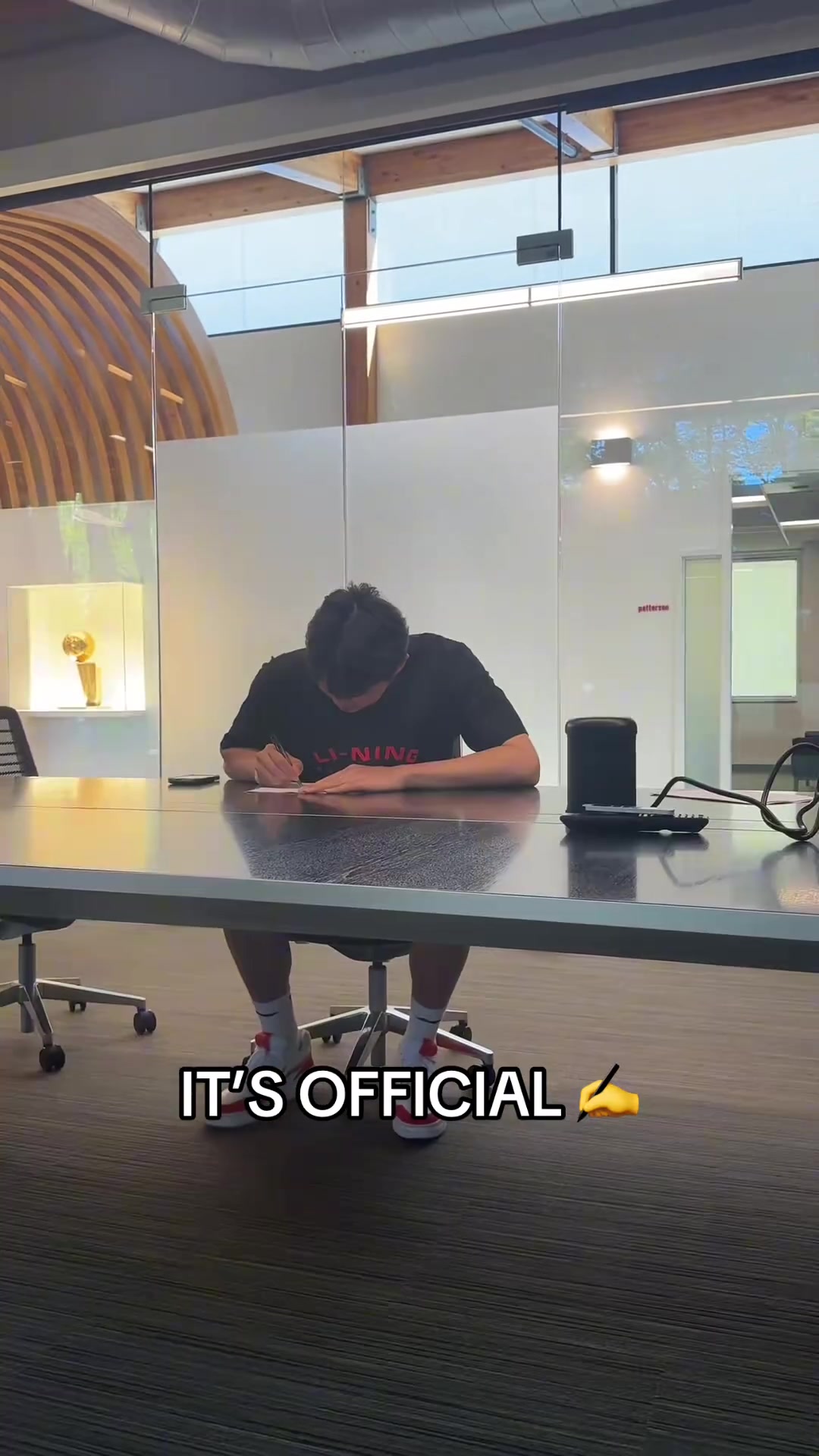 楊瀚森正式簽約開拓者隊成為一名NBA球員 楊瀚森正式簽約開拓者隊成為一名NBA球員