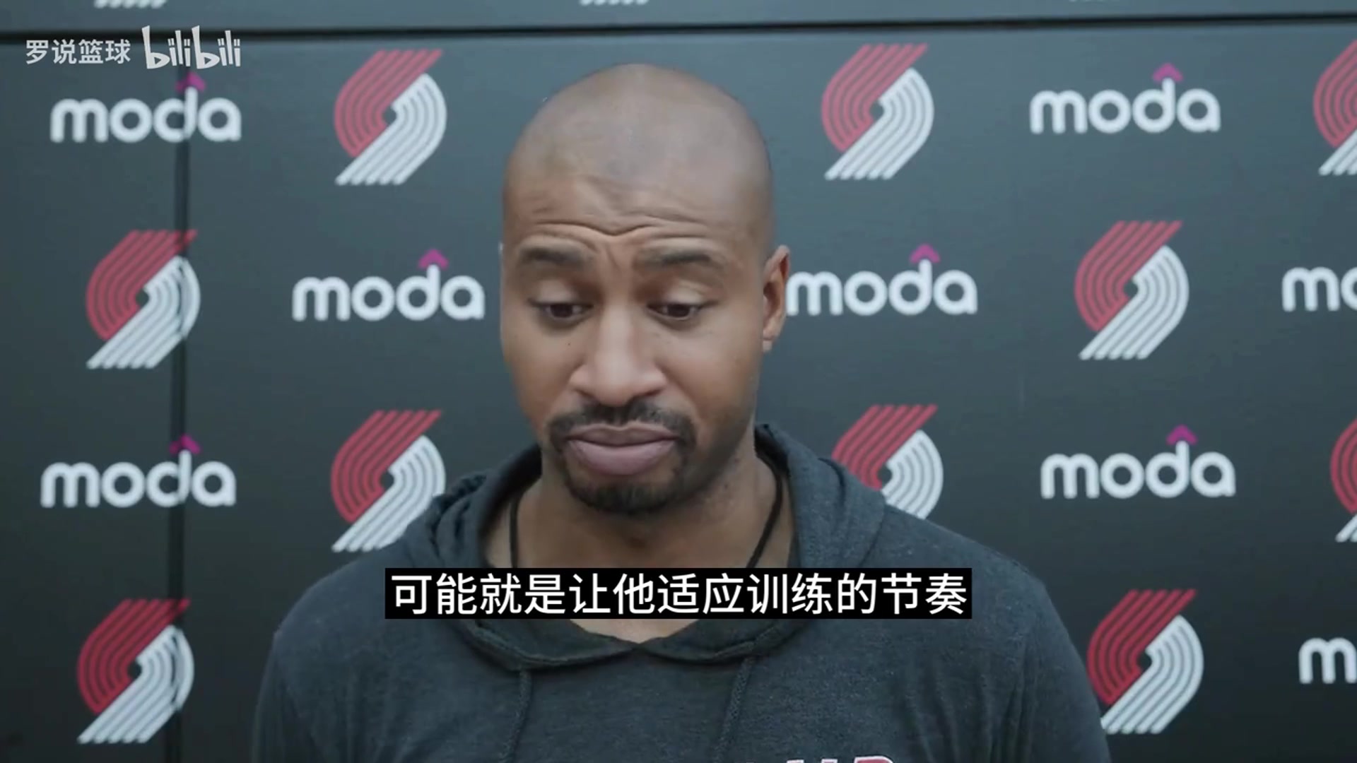 開(kāi)拓者夏聯(lián)主帥楊瀚森成熟穩(wěn)重肯定會(huì)專門(mén)圍繞他去設(shè)計(jì)些戰(zhàn)術(shù)