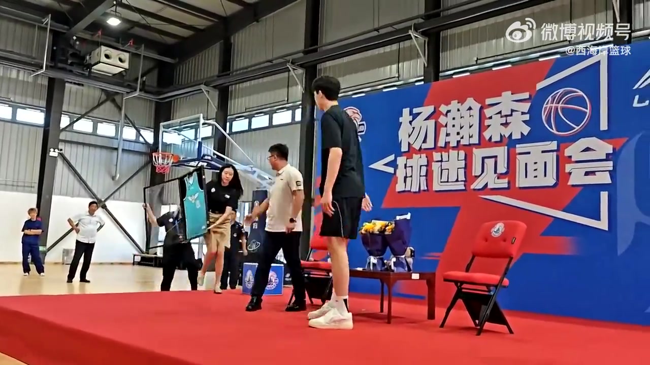 等你歸來楊瀚森效力NBA期間青島隊將暫時封存15號球衣