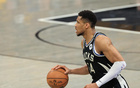蒂格：字母哥明年MVP，或場(chǎng)均34+13+8。