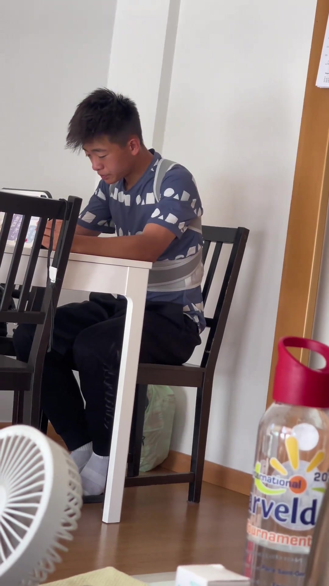 硬核鄺兆鐳家人放出學(xué)西班牙語片段這口音聽起來好有趣