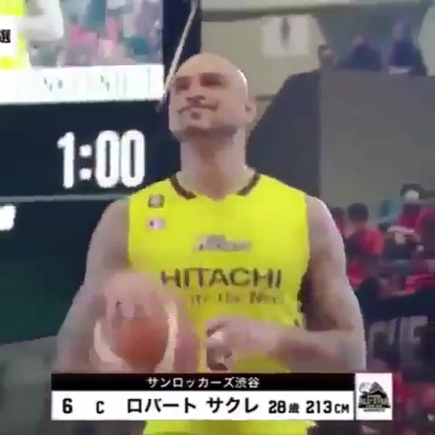 忍不住笑了湖人名宿薩克雷當年在日本扣籃大賽上炸裂一扣