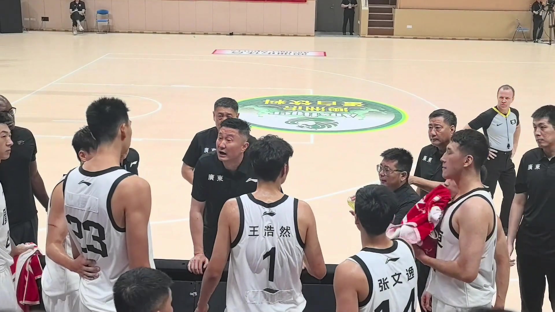 矛盾未解 申請交易此前徐昕比賽中和杜鋒吵架 并手指著杜鋒