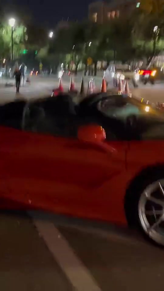 跑車發(fā)燒友東契奇這輛邁凱倫看著有點小米SU7的感覺